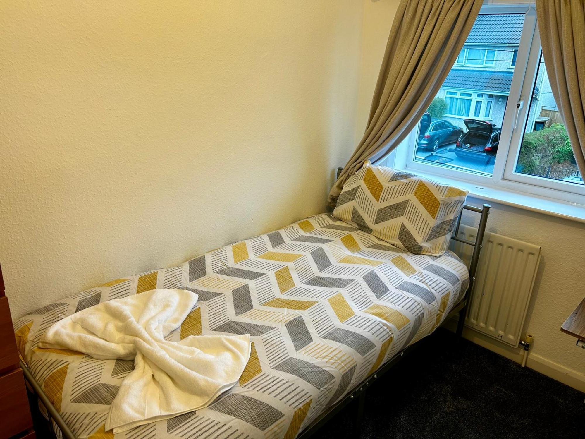 Family Home Near Cribbs Causeway And The Wave, Just 2 Minutes From Airbus And Rolls Royce Bristol Exterior foto