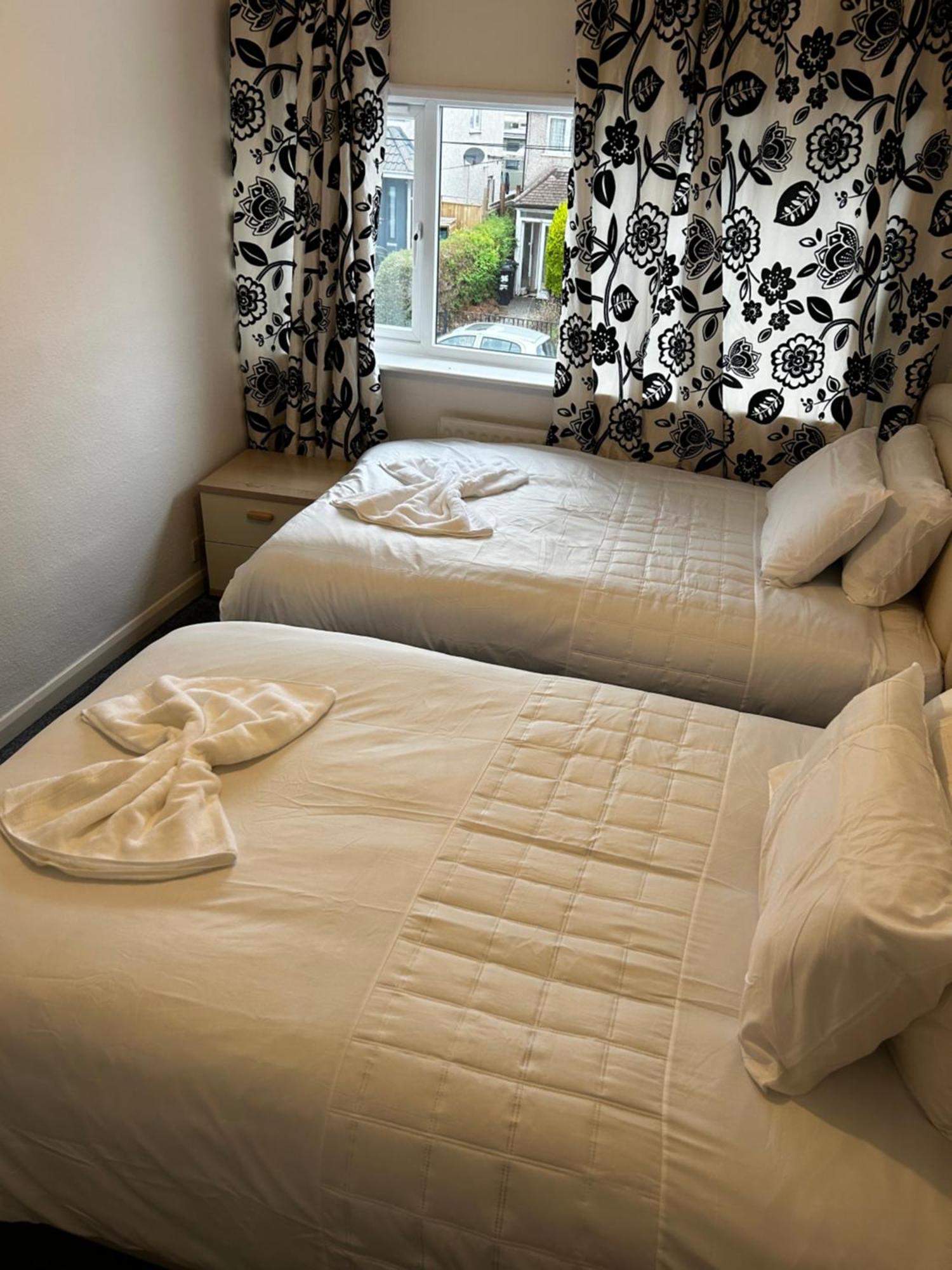 Family Home Near Cribbs Causeway And The Wave, Just 2 Minutes From Airbus And Rolls Royce Bristol Exterior foto